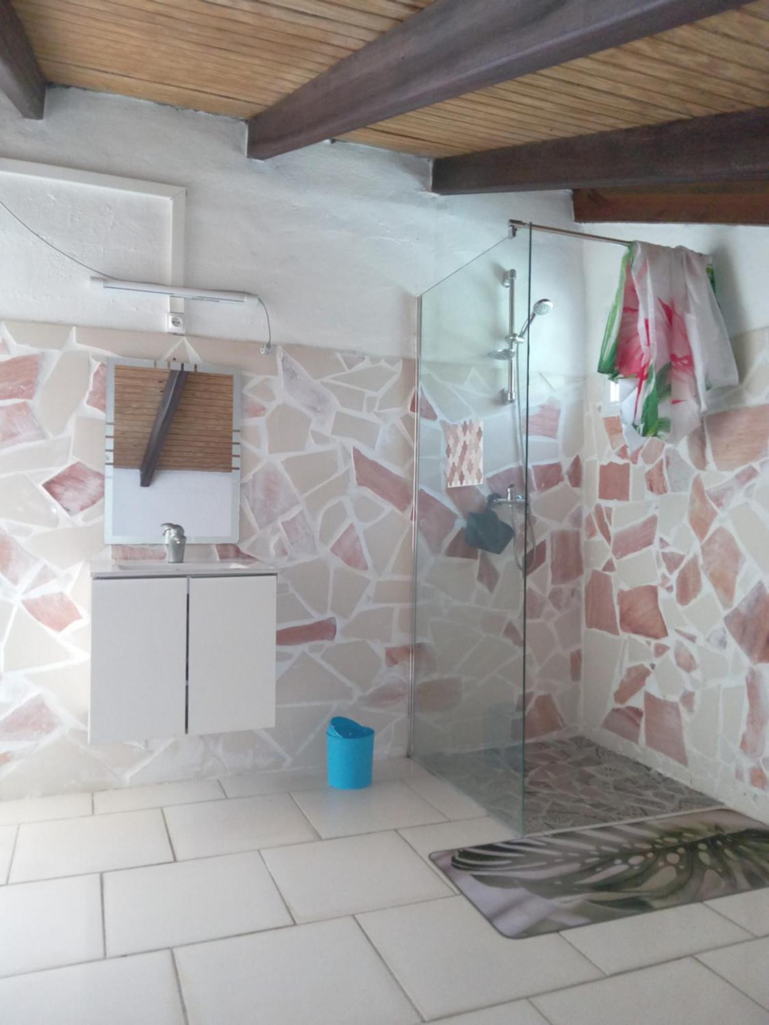 Nouveau Logement Neuf Prix Attractif Chambre Simple Ou Double Haut De Villa Terrasse Vue Sur Mer Bouillante Esterno foto